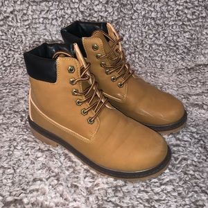 Brown boots with short heel